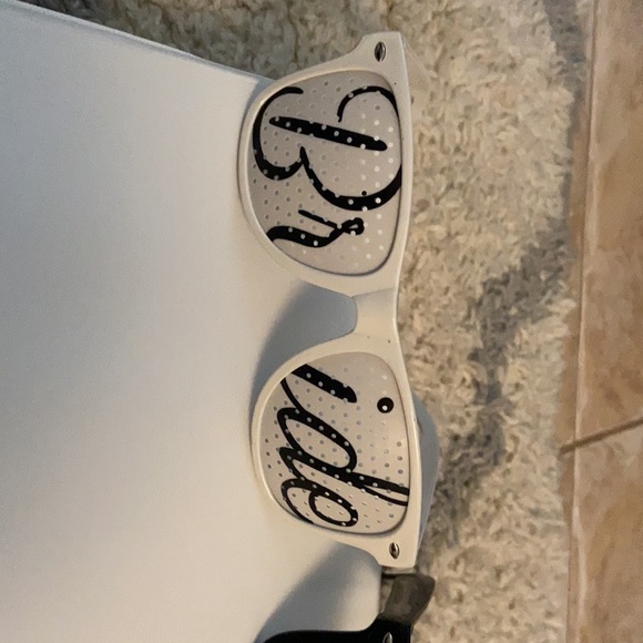 Bride and groom glasses - Picture 2 of 3